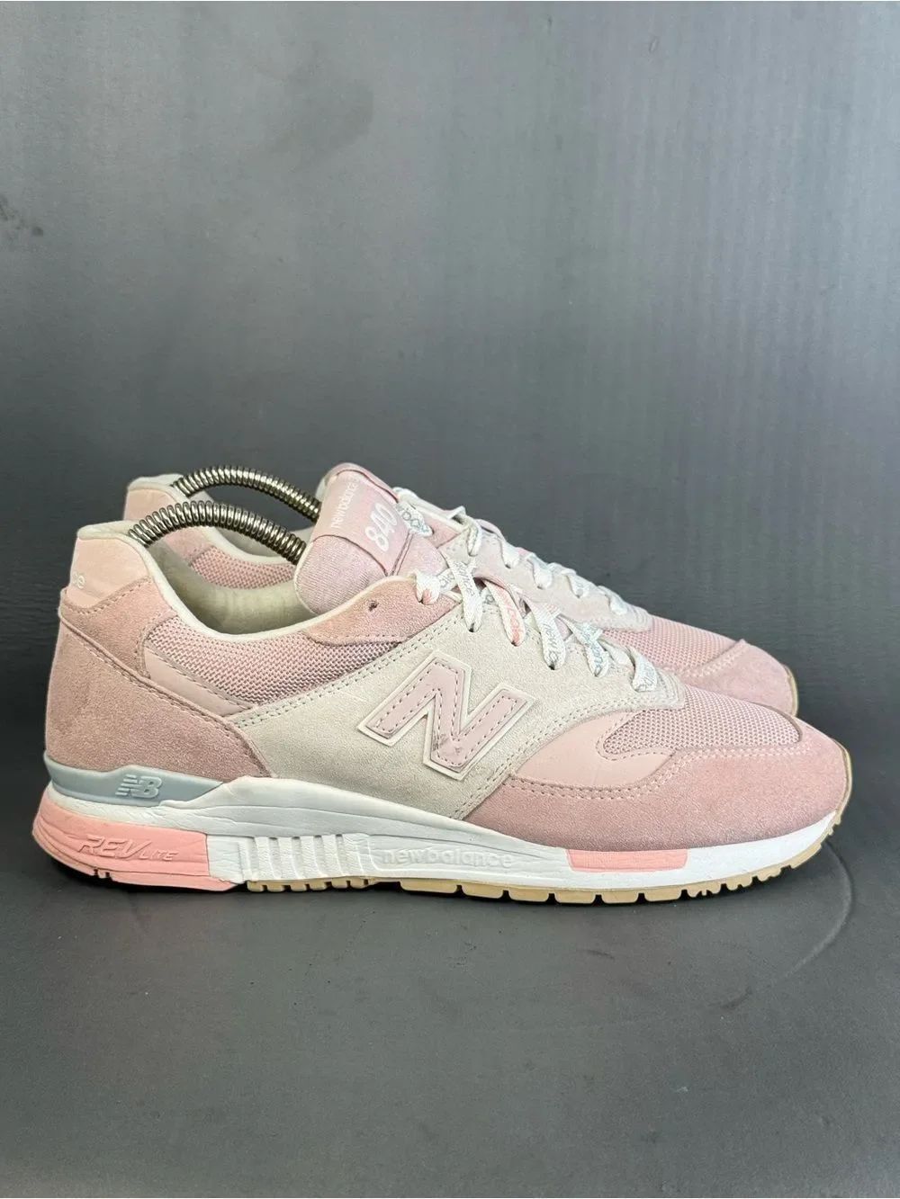 New Balance 840 athletic sneaker shoes womens size 9.5